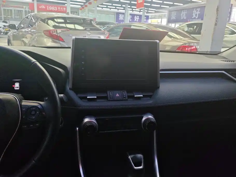 Toyota RAV4 — миниатюра 13
