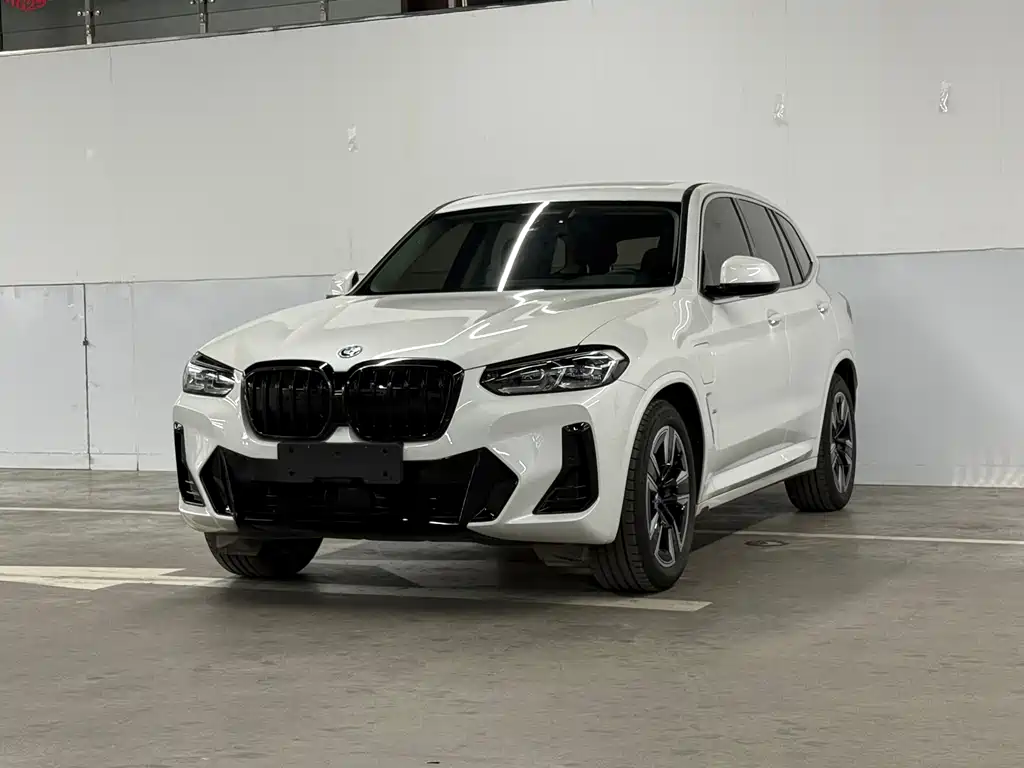 BMW iX3 2025