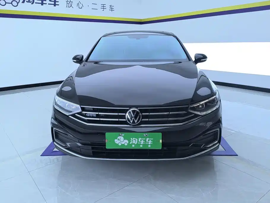 Volkswagen Magotan PHEV — миниатюра 2