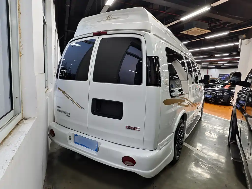 GMC Savana 2011 5.3L 7 мест