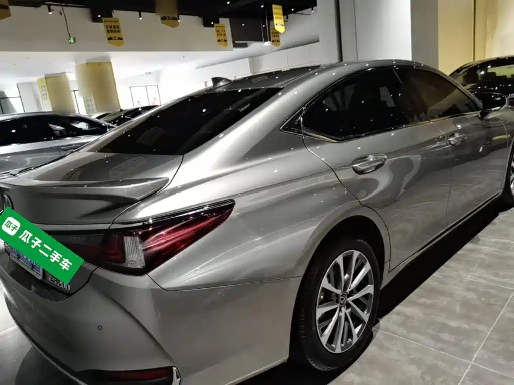 Lexus ES — миниатюра 7