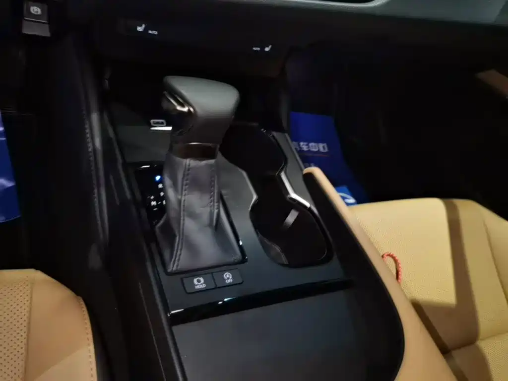 Lexus ES — миниатюра 14