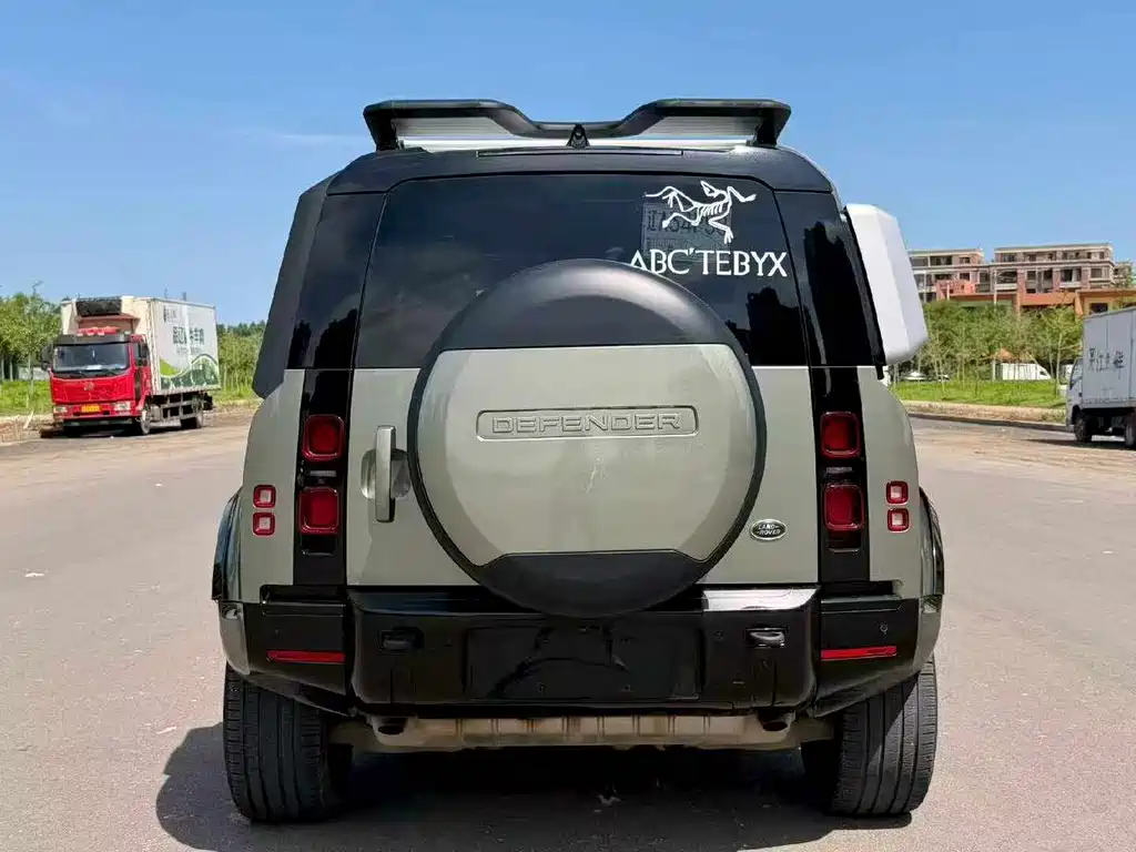 Land Rover Defender — миниатюра 8