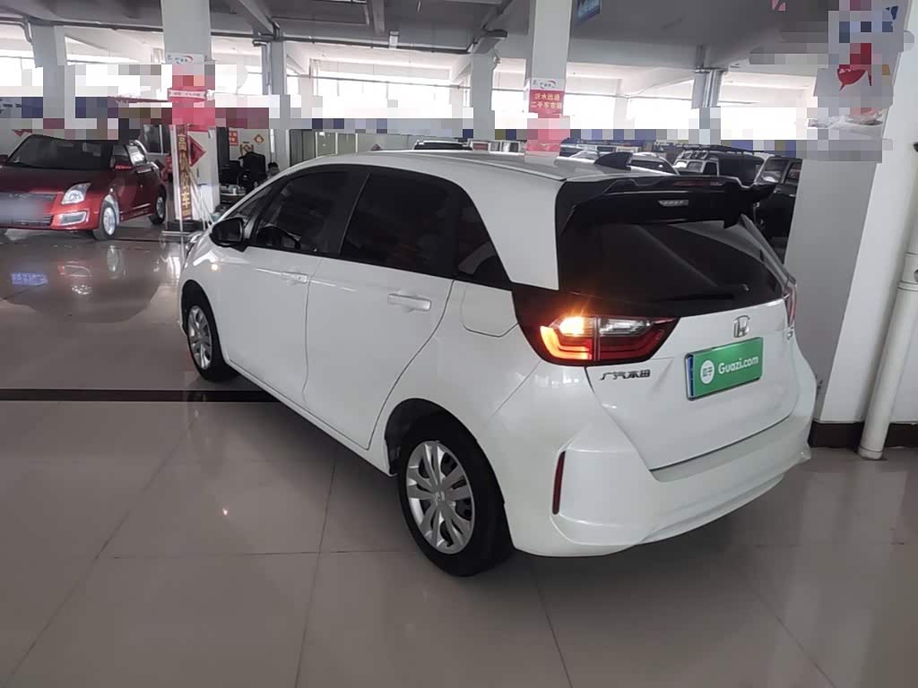 Honda Fit 1.5 л 2024 г. Белый, пробег 35700 км