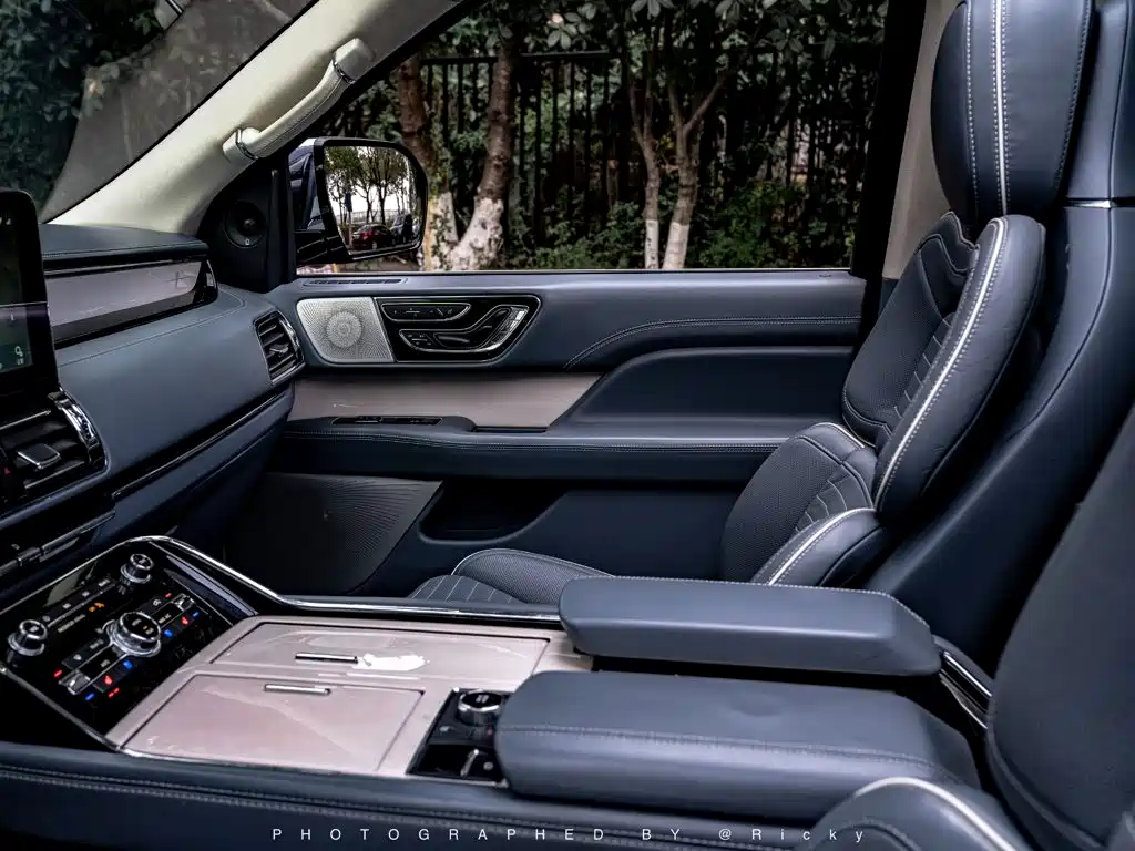 Lincoln Navigator — миниатюра 8