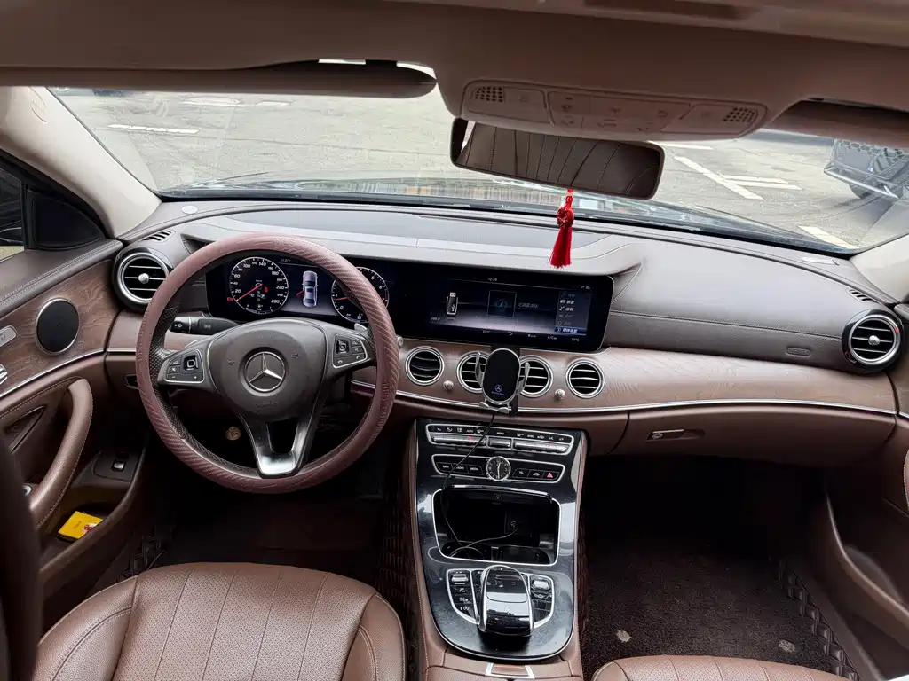 Mercedes-Benz E-Class — миниатюра 8