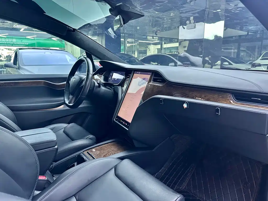 Tesla Model X — миниатюра 6