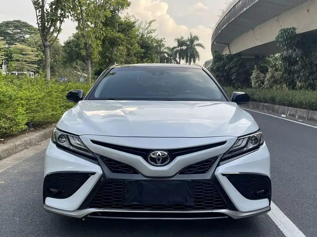 Toyota Camry — миниатюра 2
