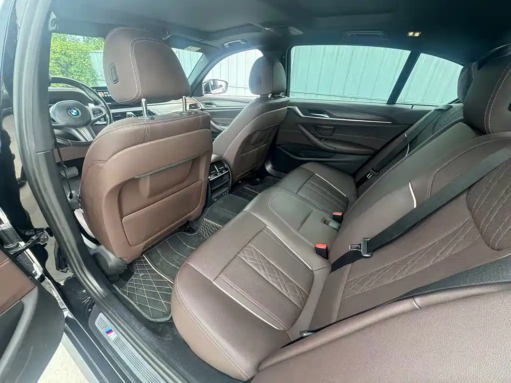 BMW 5 Series — миниатюра 5