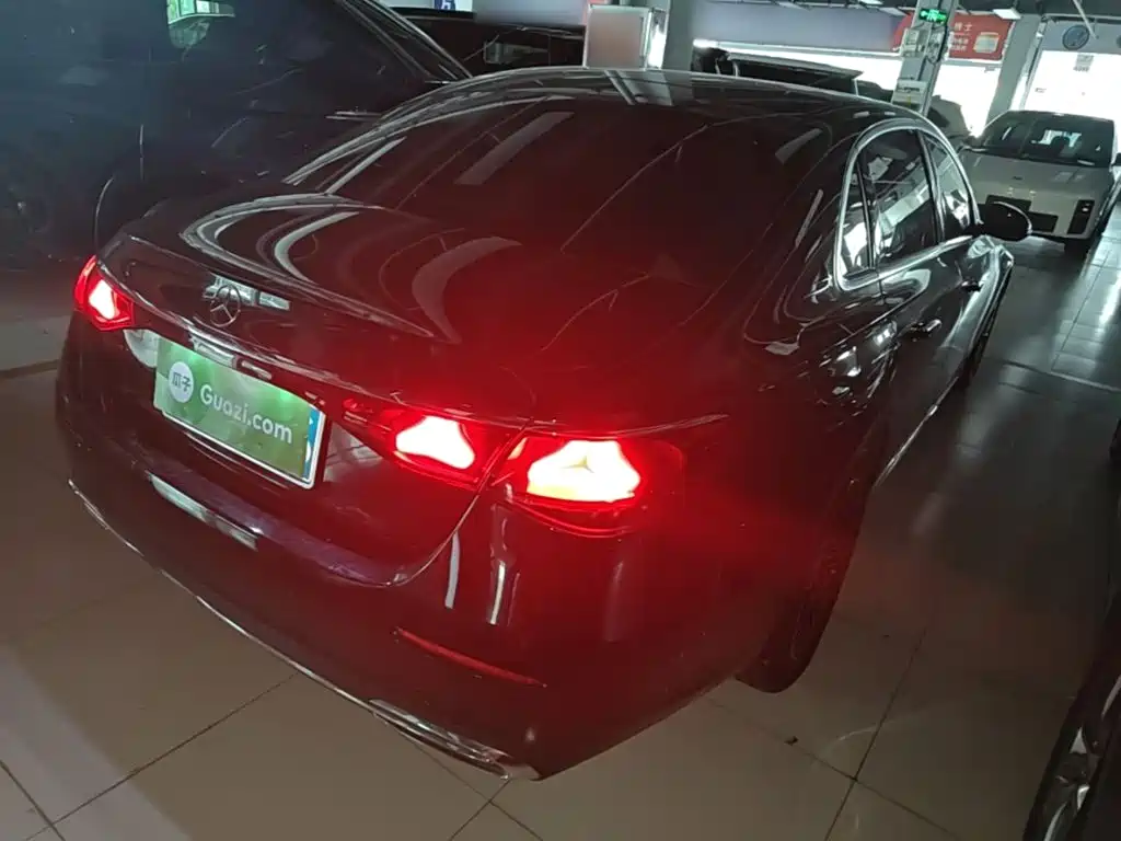 Mercedes-Benz E-Class — миниатюра 7