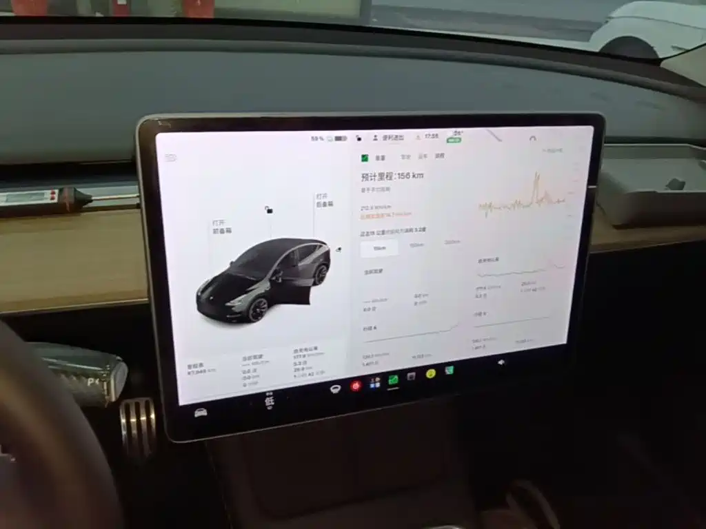Tesla Model Y — миниатюра 13