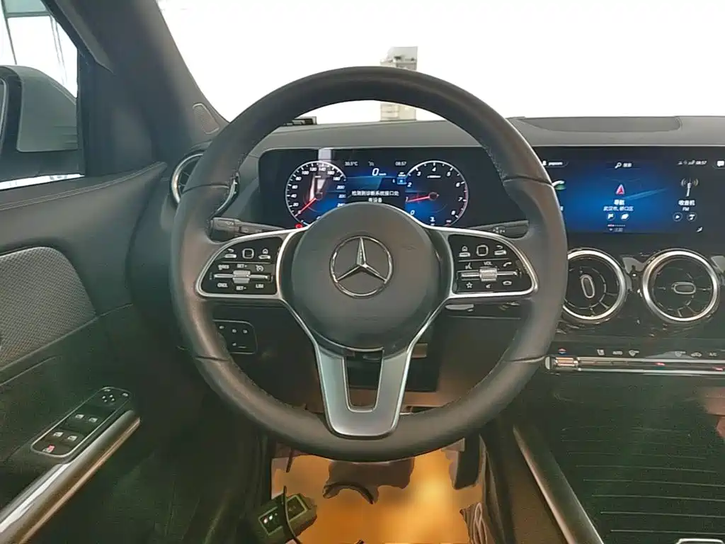 Mercedes-Benz GLA — миниатюра 11