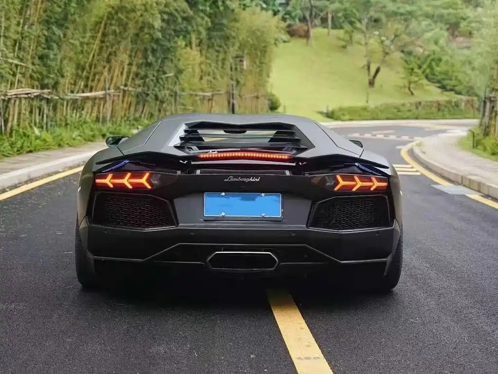Lamborghini Aventador 2011 LP 700-4
