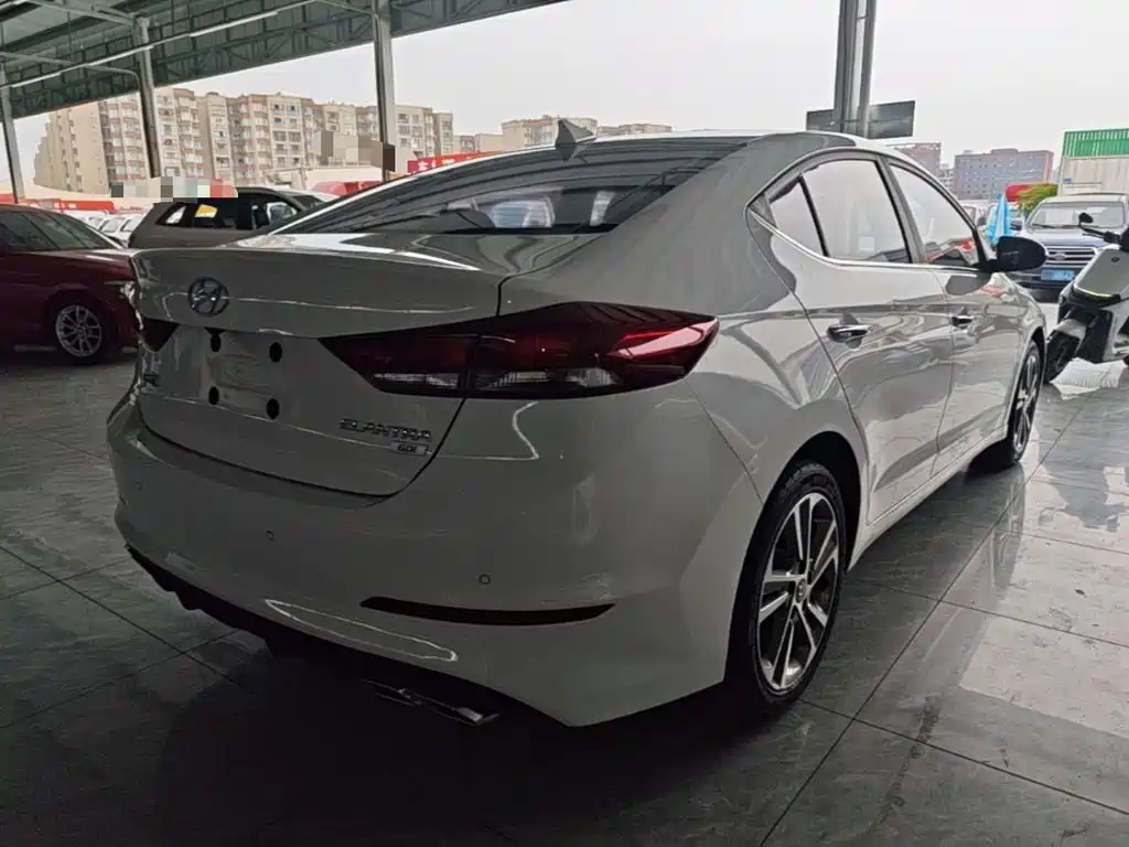 Hyundai Elantra — миниатюра 7