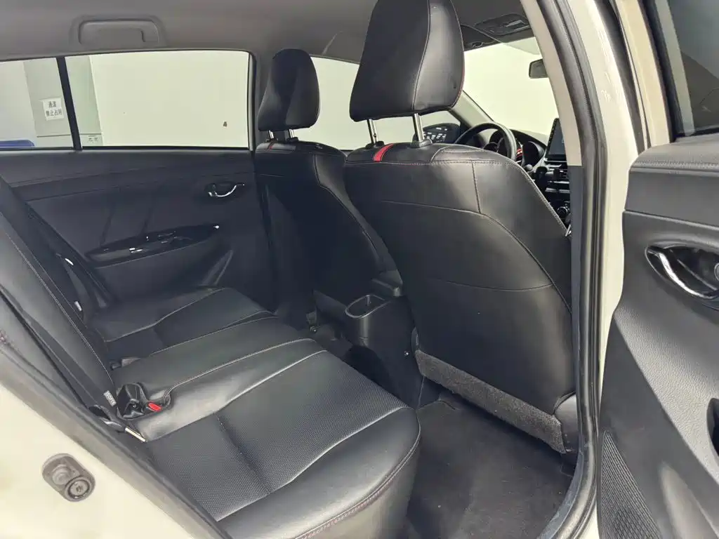 Toyota Yaris L — миниатюра 8