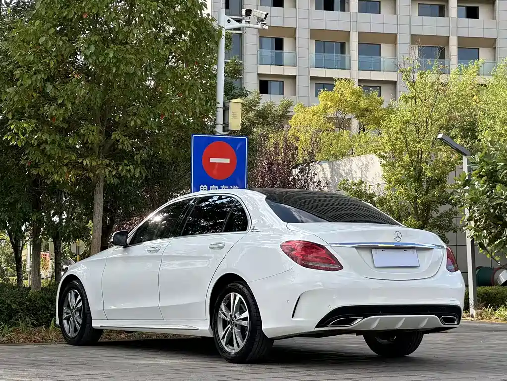Mercedes-Benz C-Class — миниатюра 7