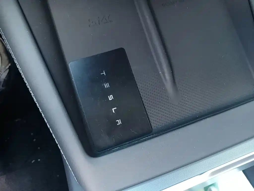 Tesla Model 3 — миниатюра 9