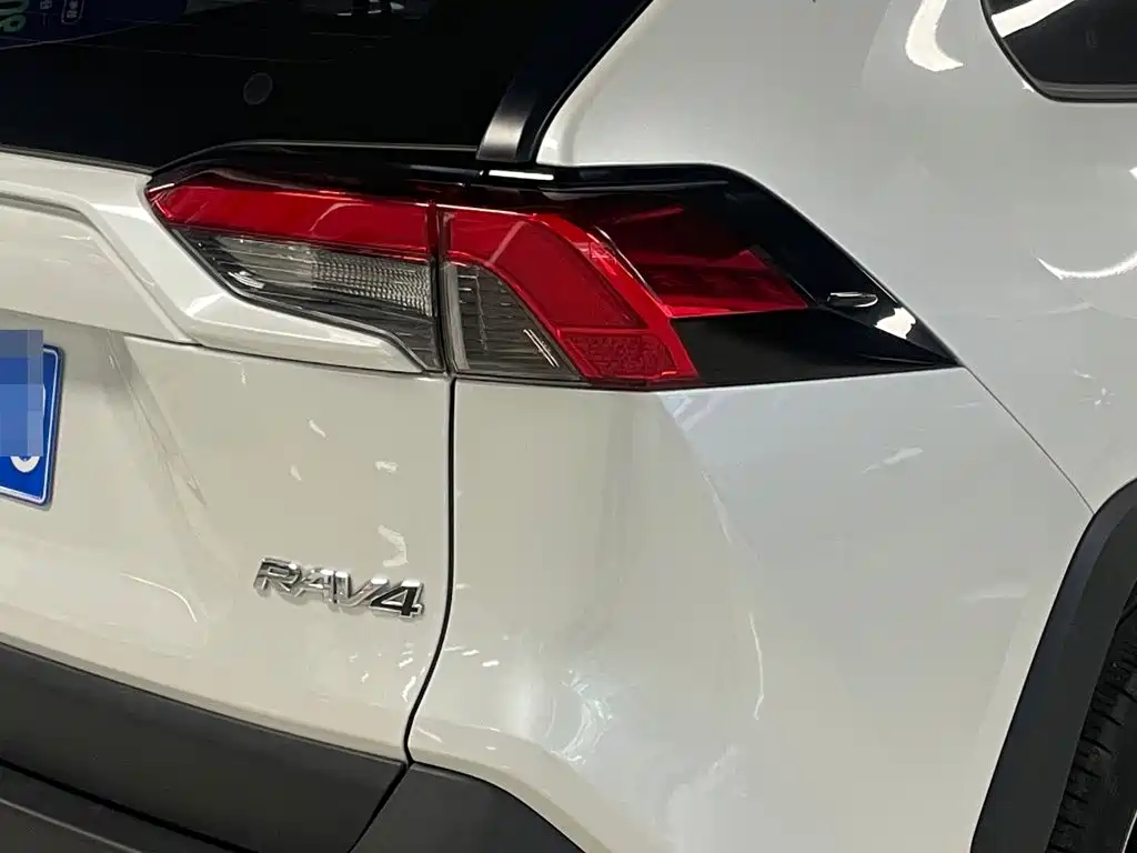 Toyota RAV4 — миниатюра 9