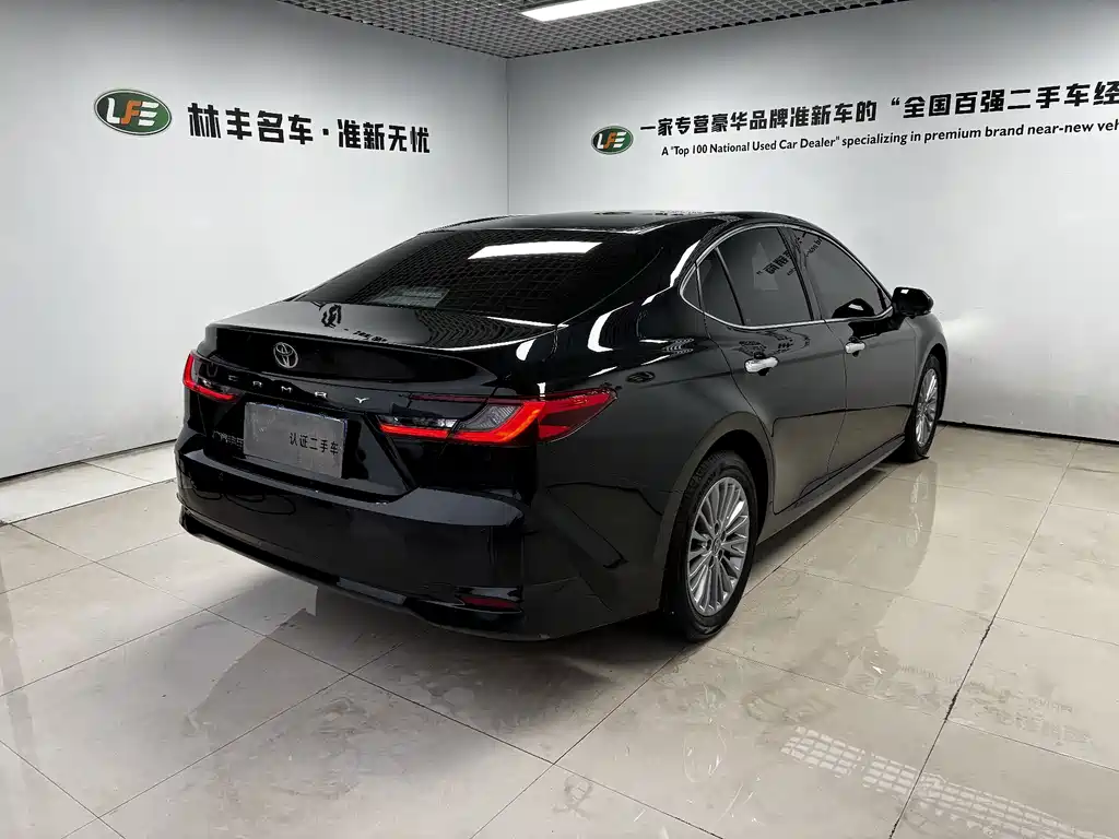 Toyota Camry — миниатюра 5