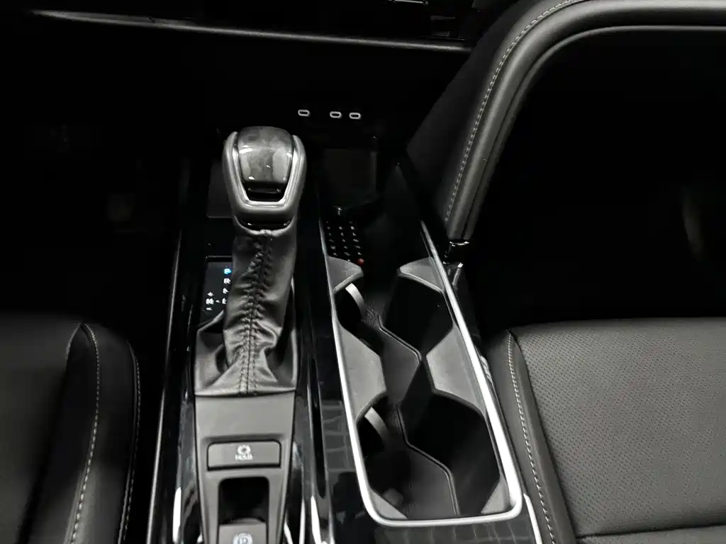 Toyota Camry — миниатюра 18