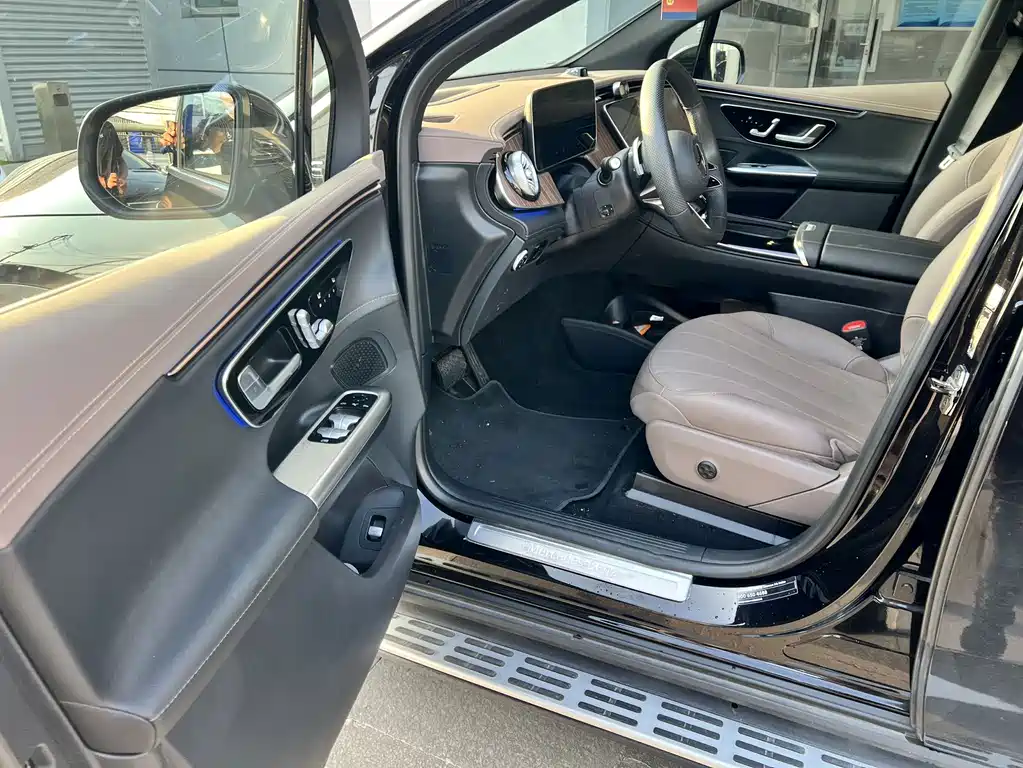 Mercedes-Benz EQE SUV — миниатюра 2