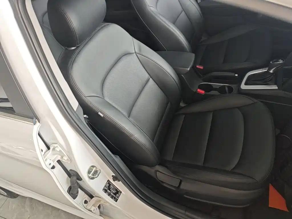 Hyundai Elantra — миниатюра 25