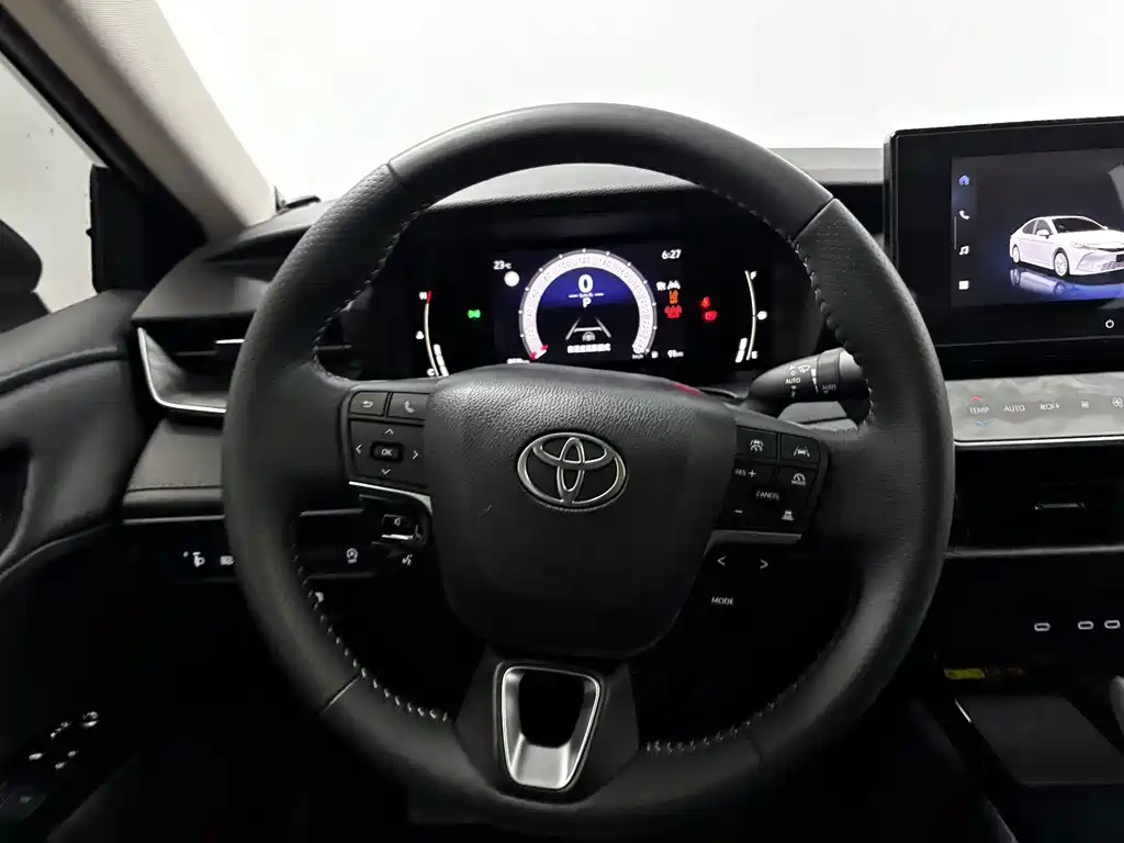 Toyota Camry — миниатюра 17