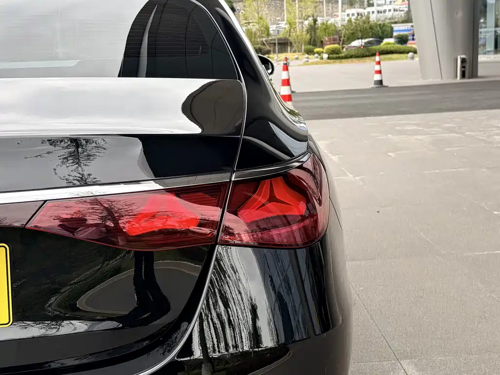Mercedes-Benz E-Class — миниатюра 10