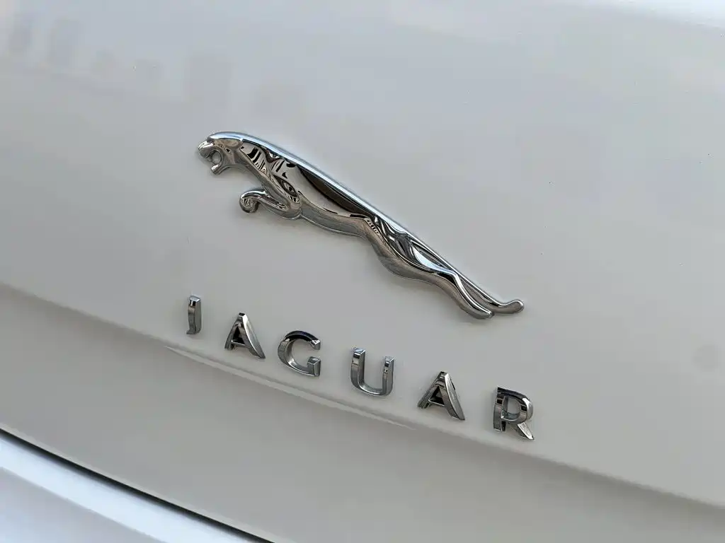 Jaguar XJ — миниатюра 11