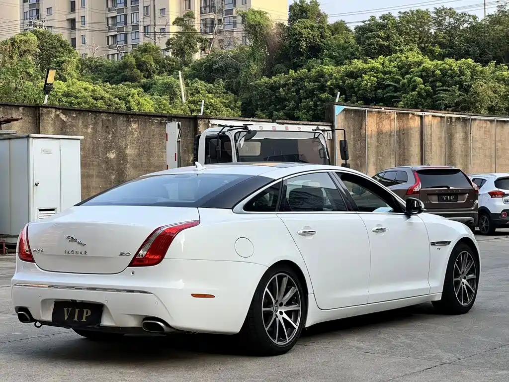 Jaguar XJ — миниатюра 13