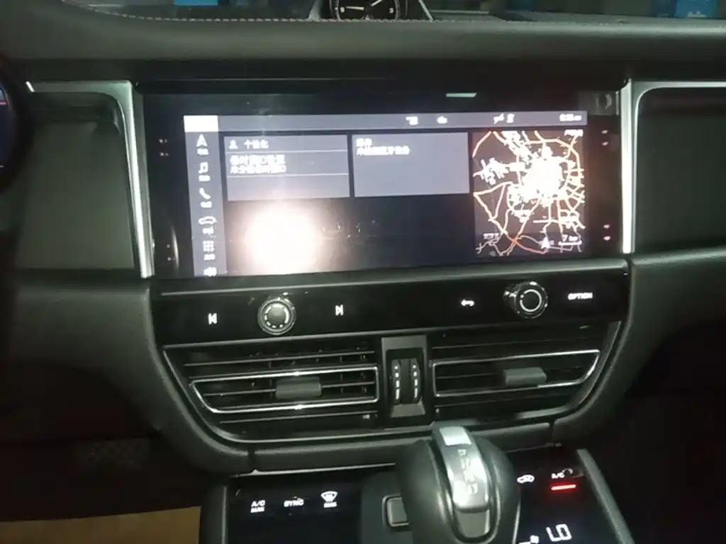 Porsche Macan — миниатюра 13