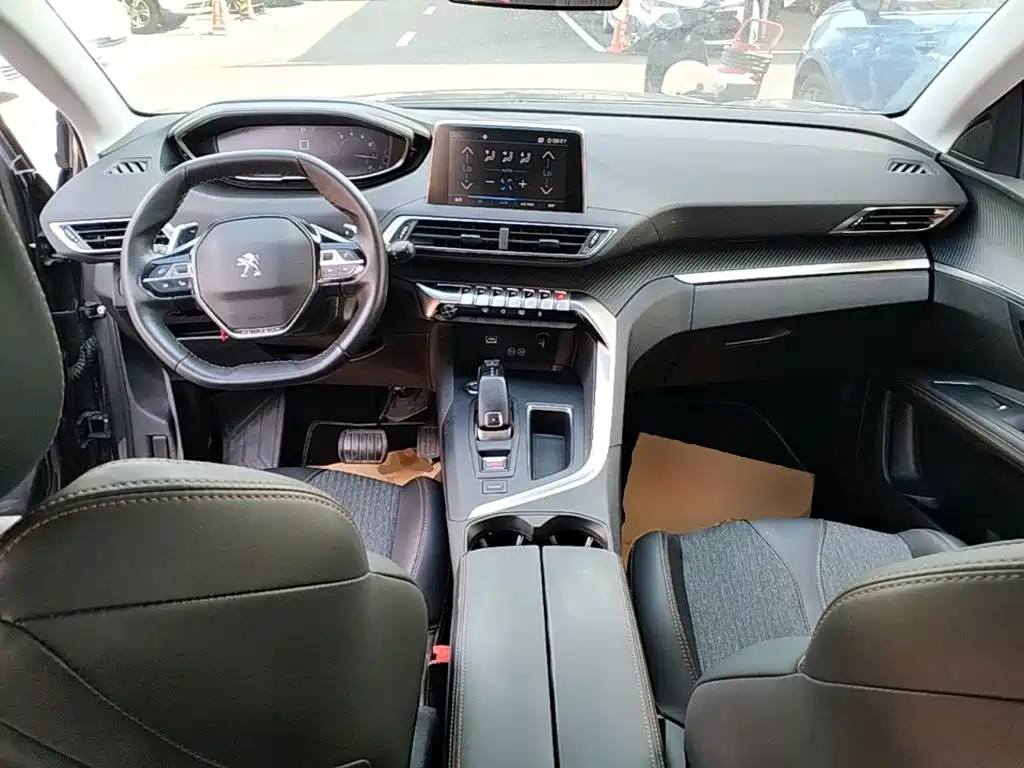 Peugeot 5008 2017 350THP 5 мест Elite
