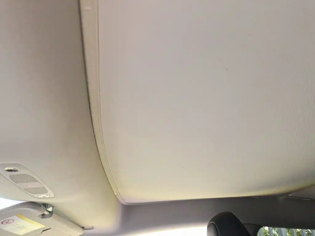 Tesla Model Y — миниатюра 18