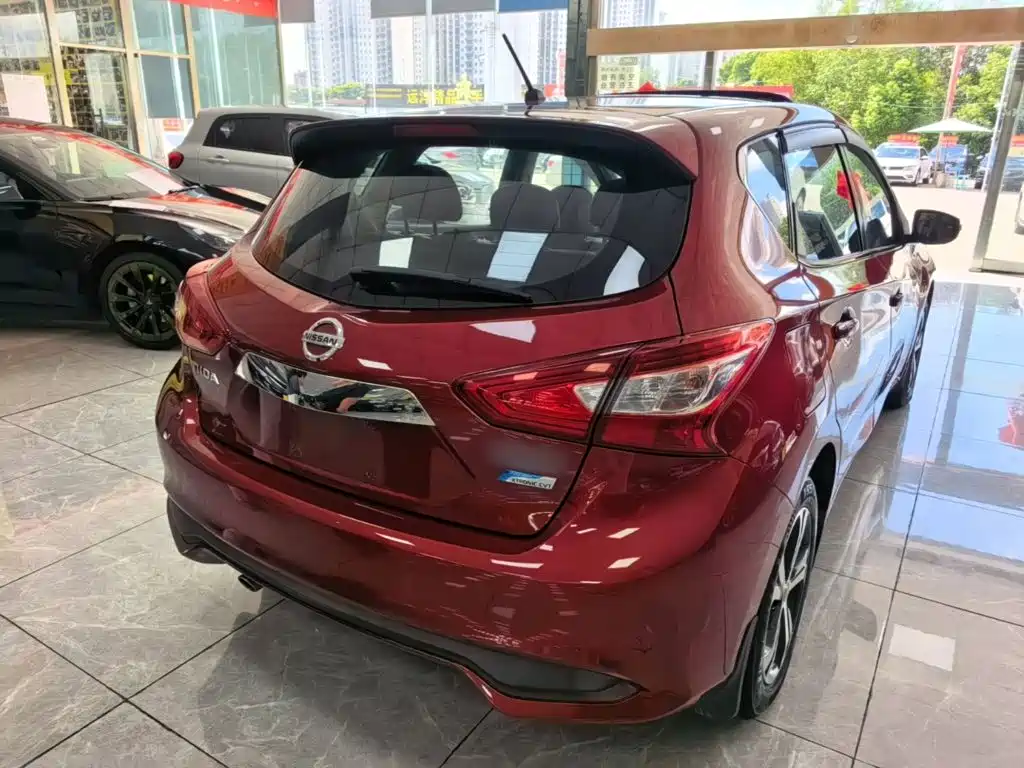 Nissan Tiida — миниатюра 7