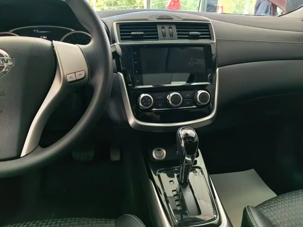 Nissan Tiida — миниатюра 13