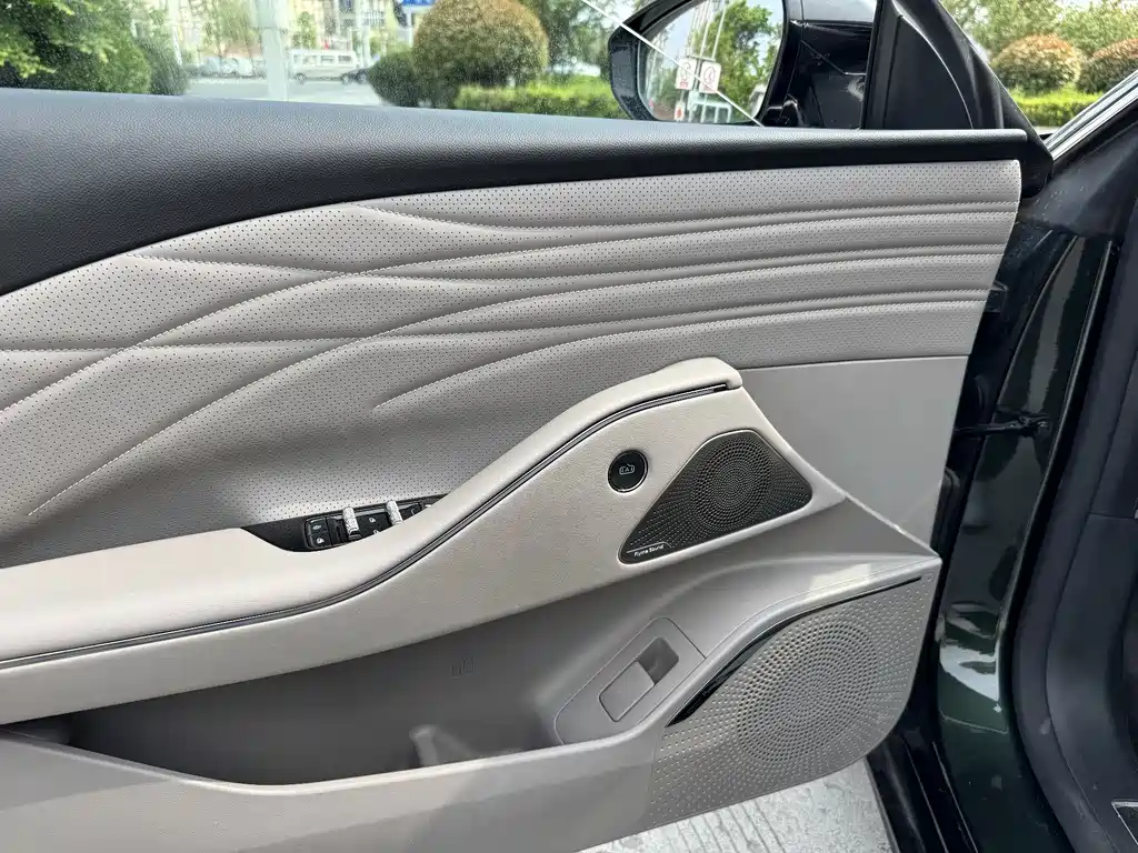 Geely Galaxy Galaxy 8 8 2025 130km EM-P