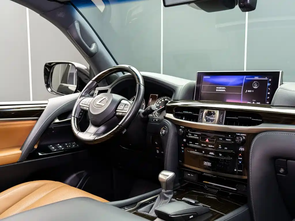 Lexus LX — миниатюра 18