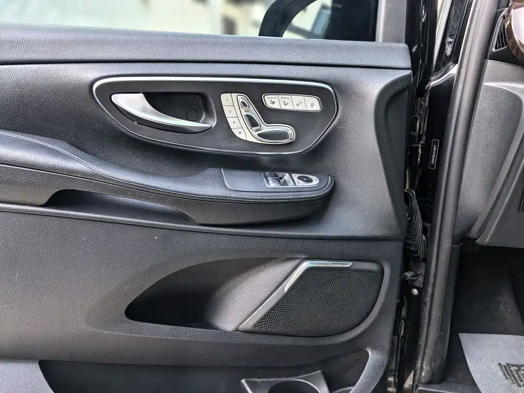 MERCEDES-BENZ V CLASS