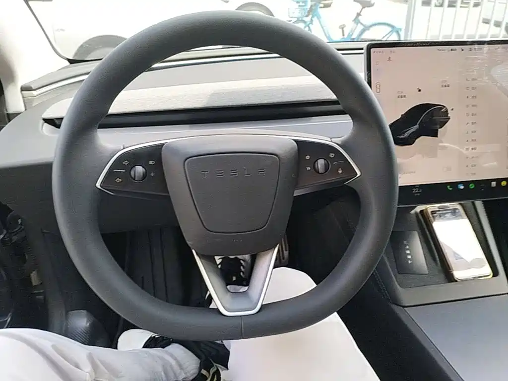 Tesla Model 3 — миниатюра 11