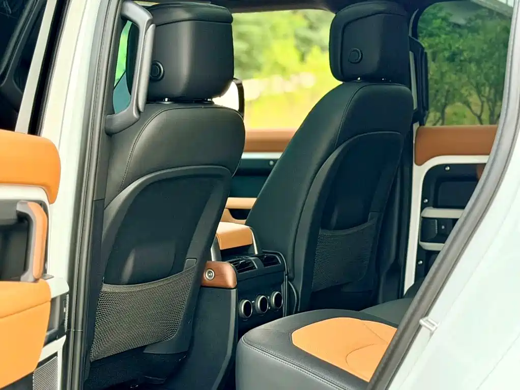 Land Rover Defender — миниатюра 3