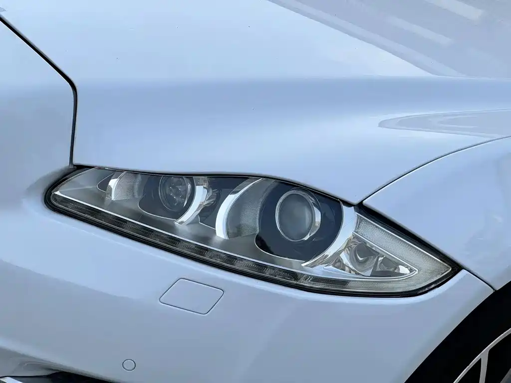 Jaguar XJ — миниатюра 5