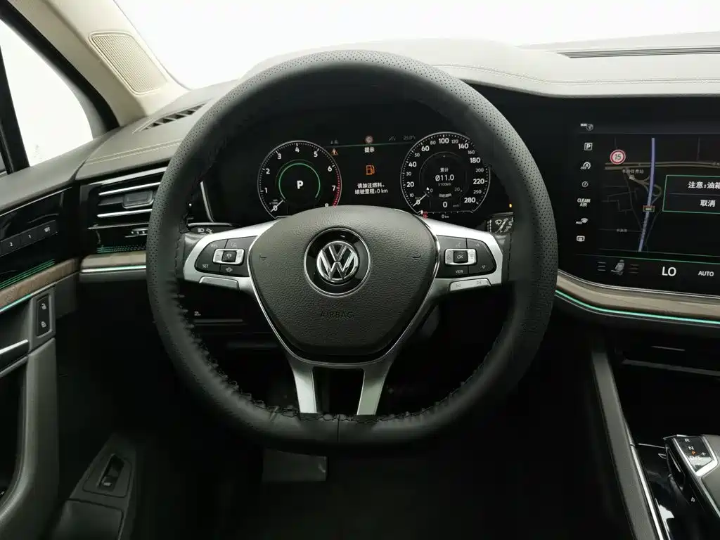 Volkswagen Touareg — миниатюра 11