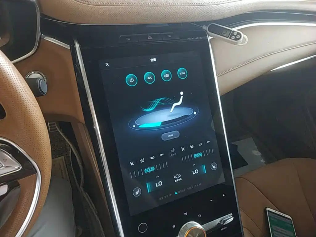 Roewe MARVEL X — миниатюра 13