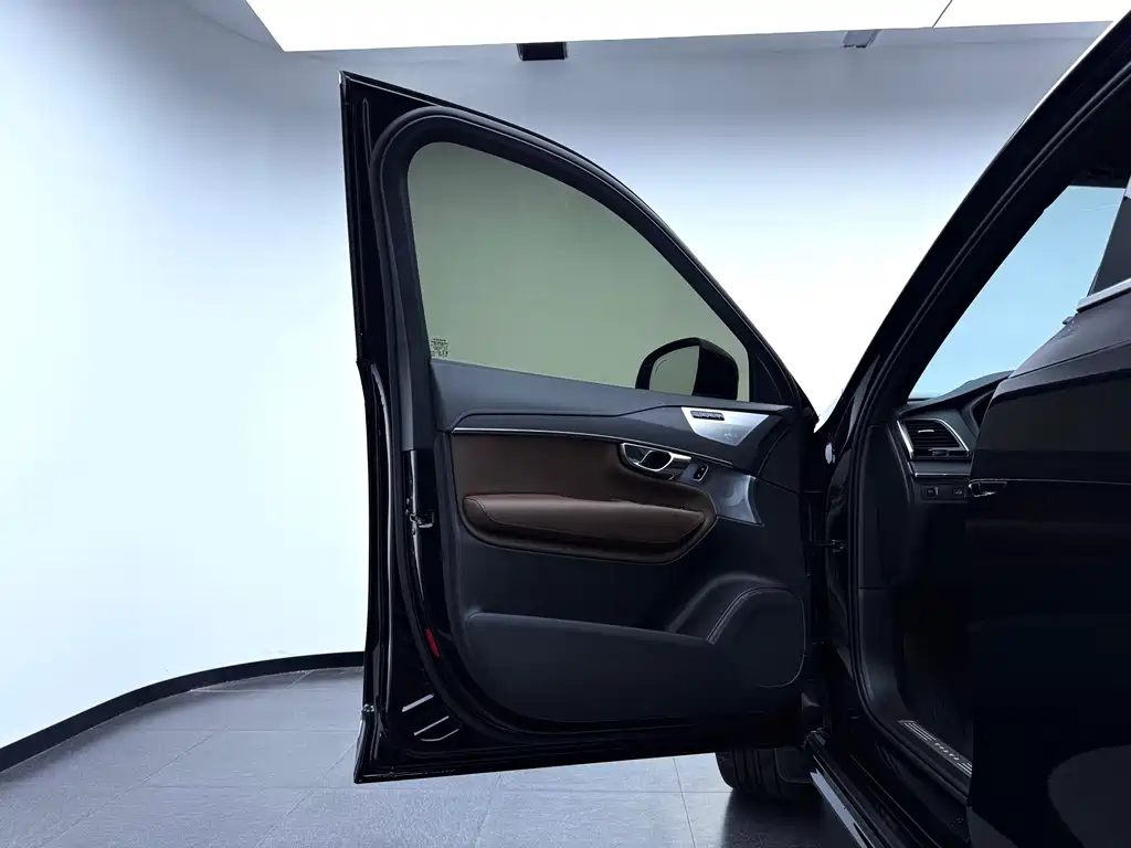 Volvo XC90 — миниатюра 20