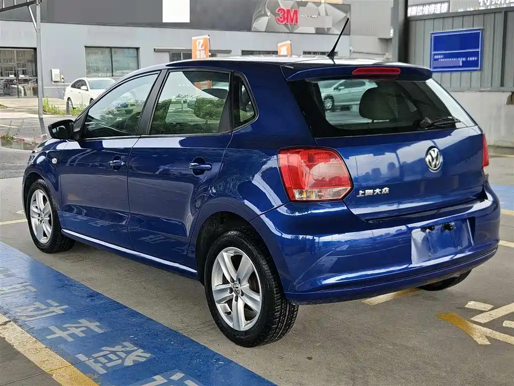 Volkswagen Polo 2011 1.4L AT