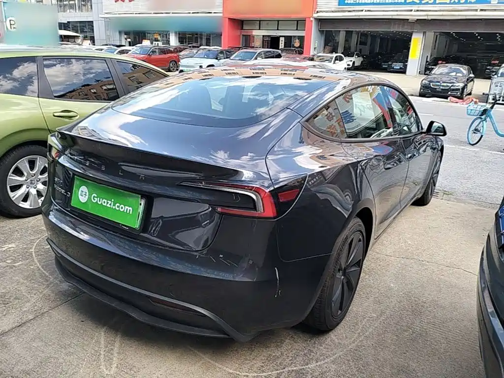 Tesla Model 3 — миниатюра 7