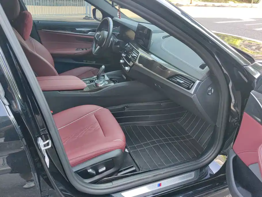 BMW 5 Series — миниатюра 8