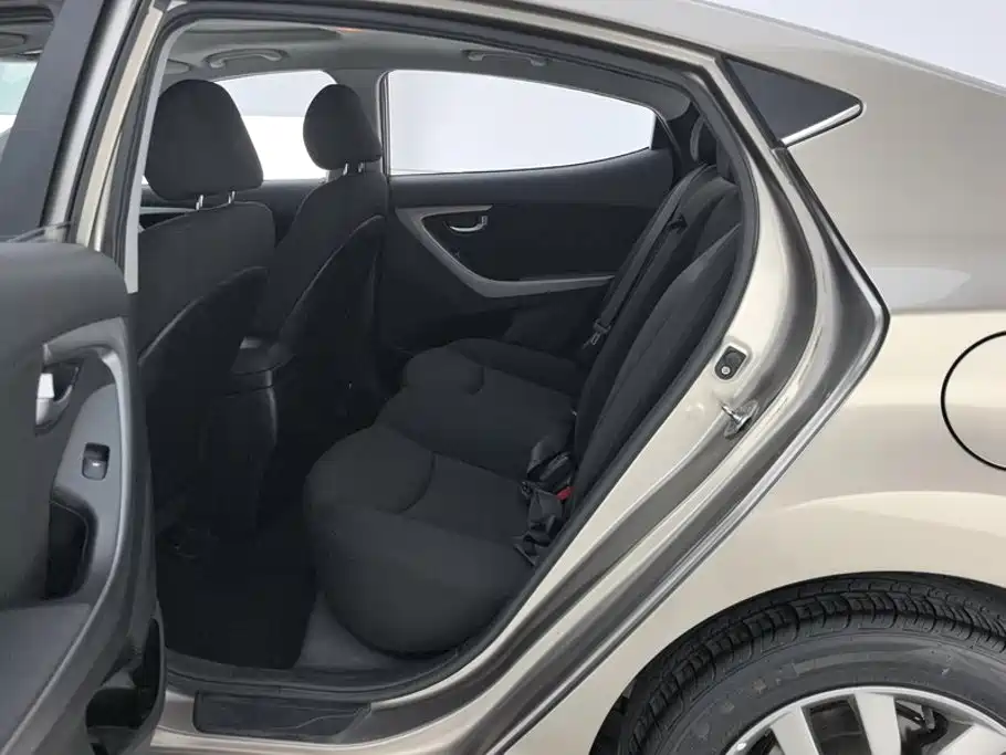 Hyundai Elantra Langdong — миниатюра 11