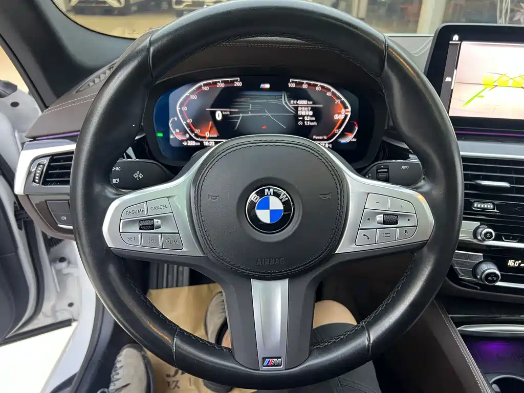 BMW 5 Series — миниатюра 7
