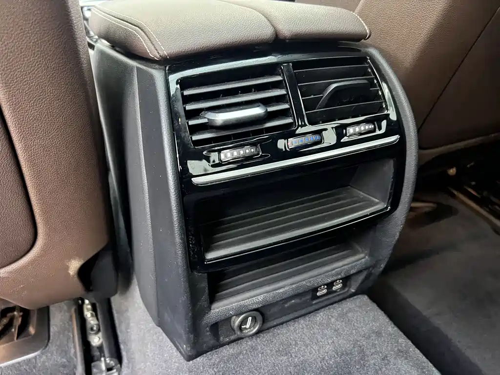 BMW 5 Series — миниатюра 9